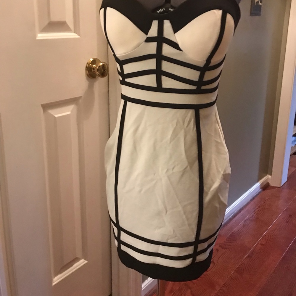 Black and white dress with style lines - Picture 3 of 4
